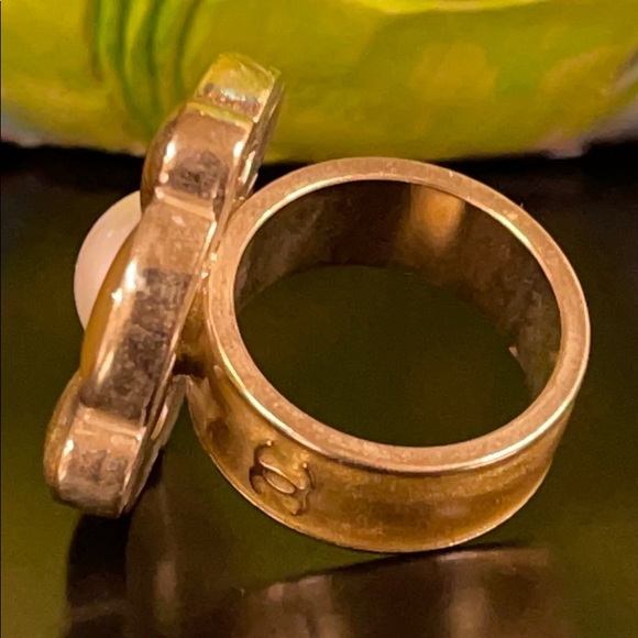 WOW POSHMARK - Authentic CHANEL Supermodel Showstopper Golden Pearl Ring - Picture 4 of 16